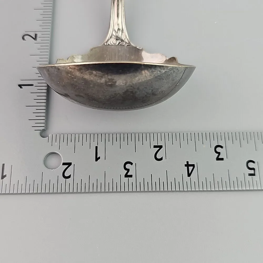 Antique Oxford Silverplate Co. Gravy Ladle 1910 Garland Pattern Floral